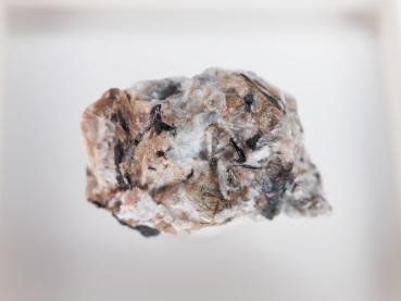 Fluorlamprophyllite